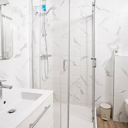 Castle - 2 Bedroom Flat *